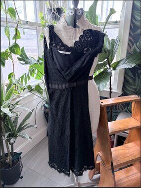 Diane von Furstenberg DVF Lace V-Neck Cocktail Dress Black Size 0